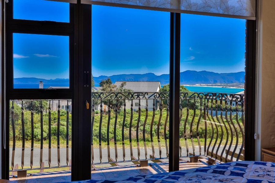 4 Bedroom Property for Sale in De Kelders Western Cape